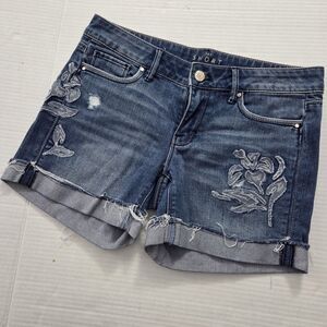 WHBM White House Black Market Embroidered Denim Shorts Women Size 2 Cuffed